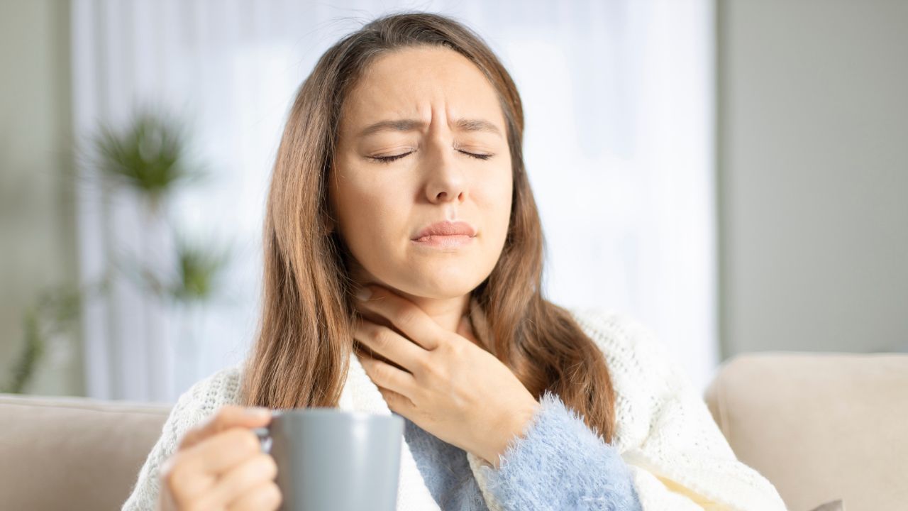 コパイバのエッセンシャルオイル（アロマオイル）の使い方その① 喉が痛んだ時に