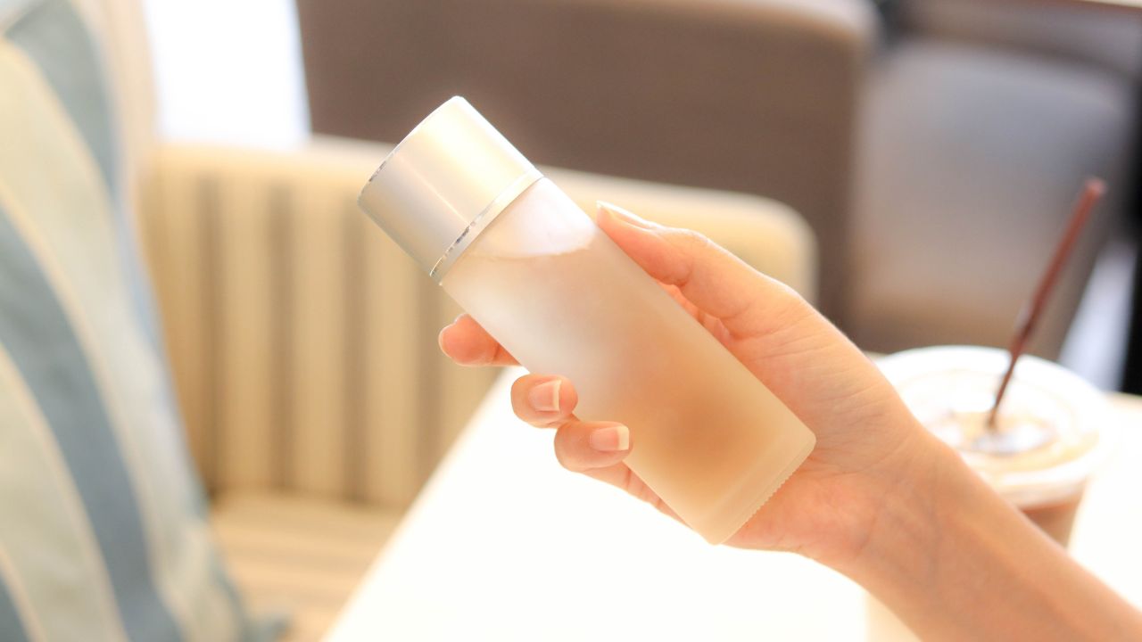 コパイバのエッセンシャルオイル（アロマオイル）の使い方その④ 肌荒れ予防のスキンケアに