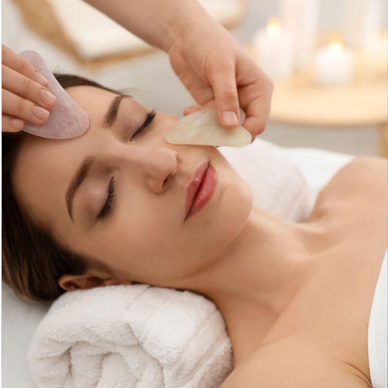 Dr . カーン　UVA 日焼けスタジオ SKINN STUDIO & WELLNESS CLINIC - Blacksburg VA | Vagaro