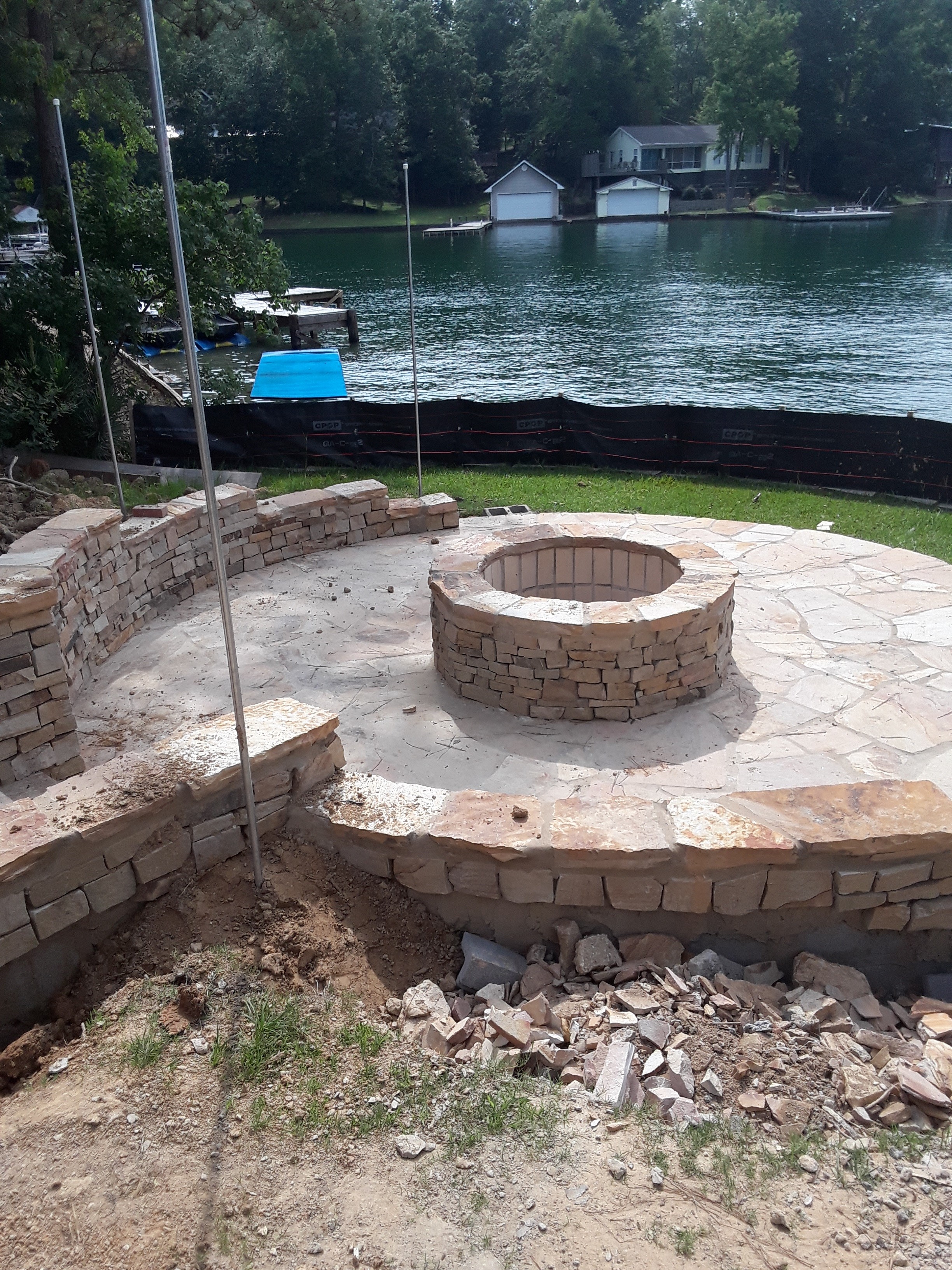 Outdoor fire pit