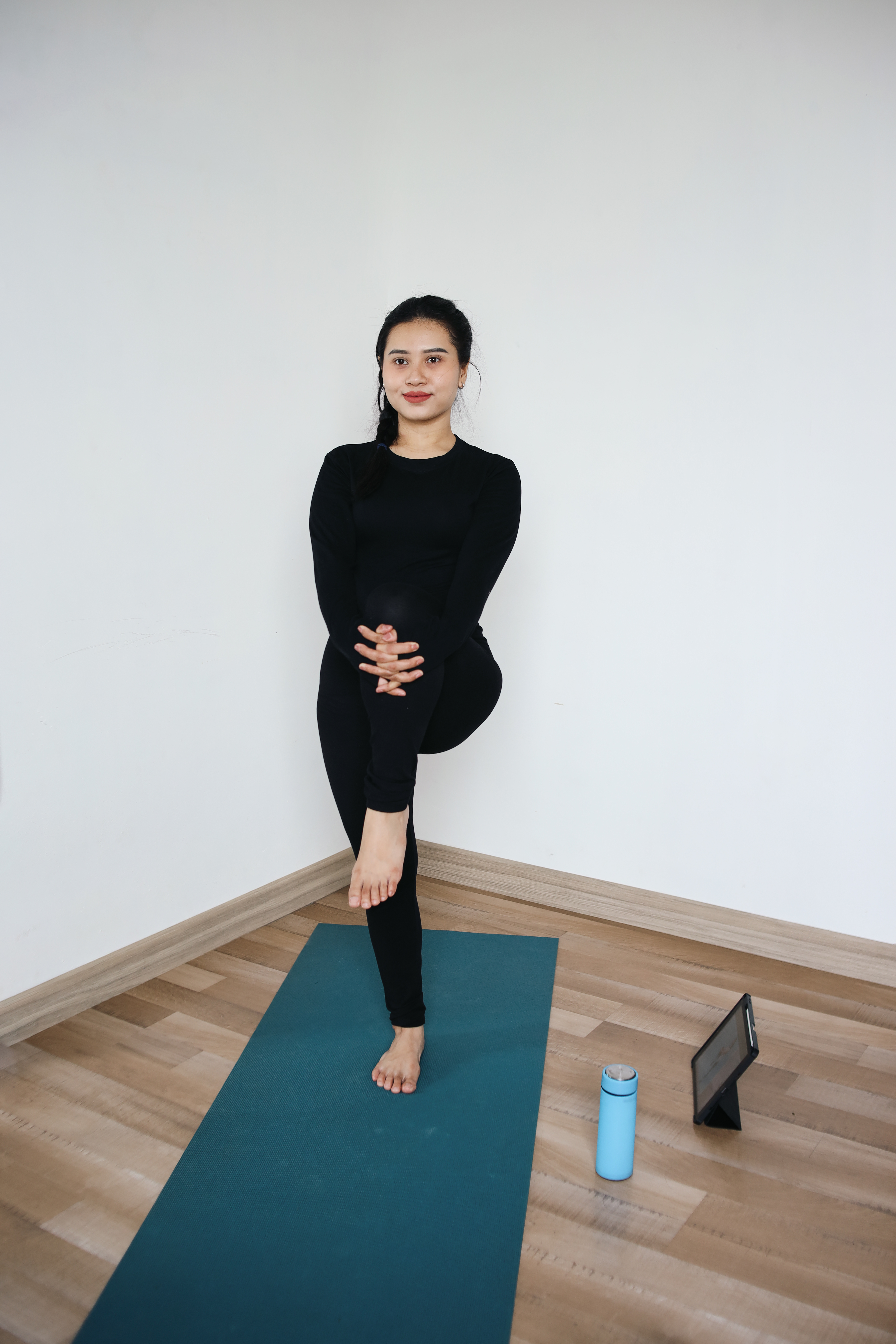 3 Easy Moves to Prevent Fall and Better Balance (Easy to Hard) 3 Easy Moves to Prevent Fall and Better Balance (Easy to Hard)