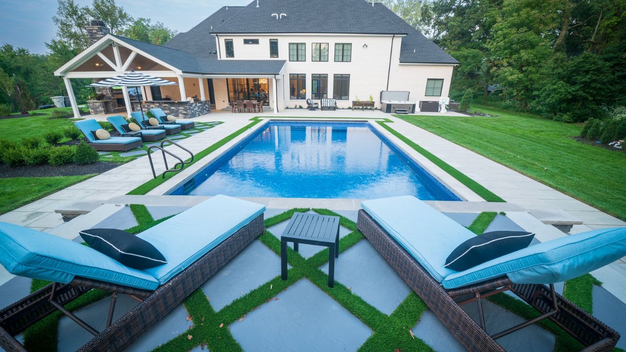 custom pool construction