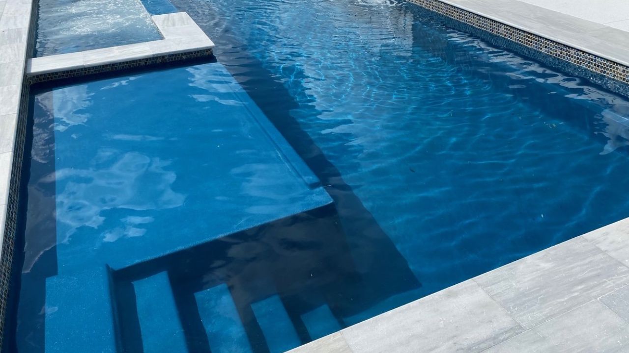 custom fiberglass swimming pools