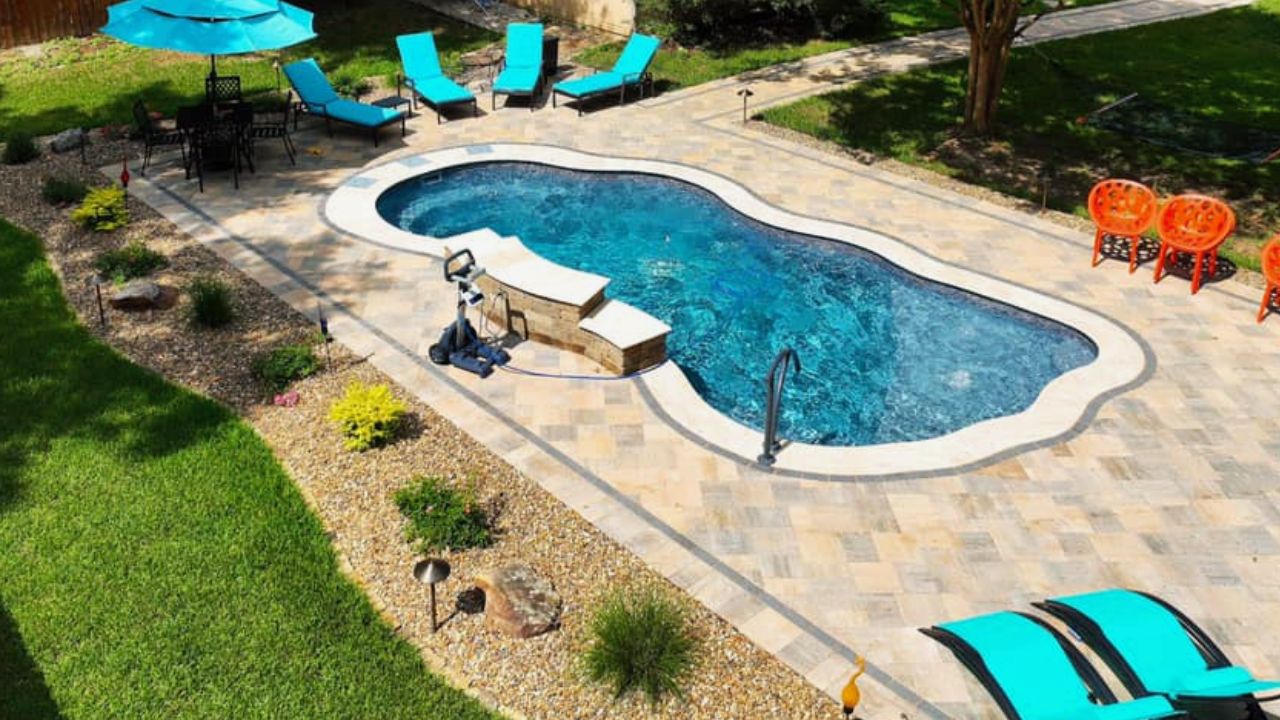 custom fiberglass swimming pools