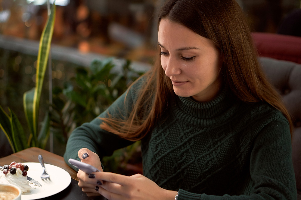 How Local Restaurants Can Use Text Message Marketing to Connect with Customers