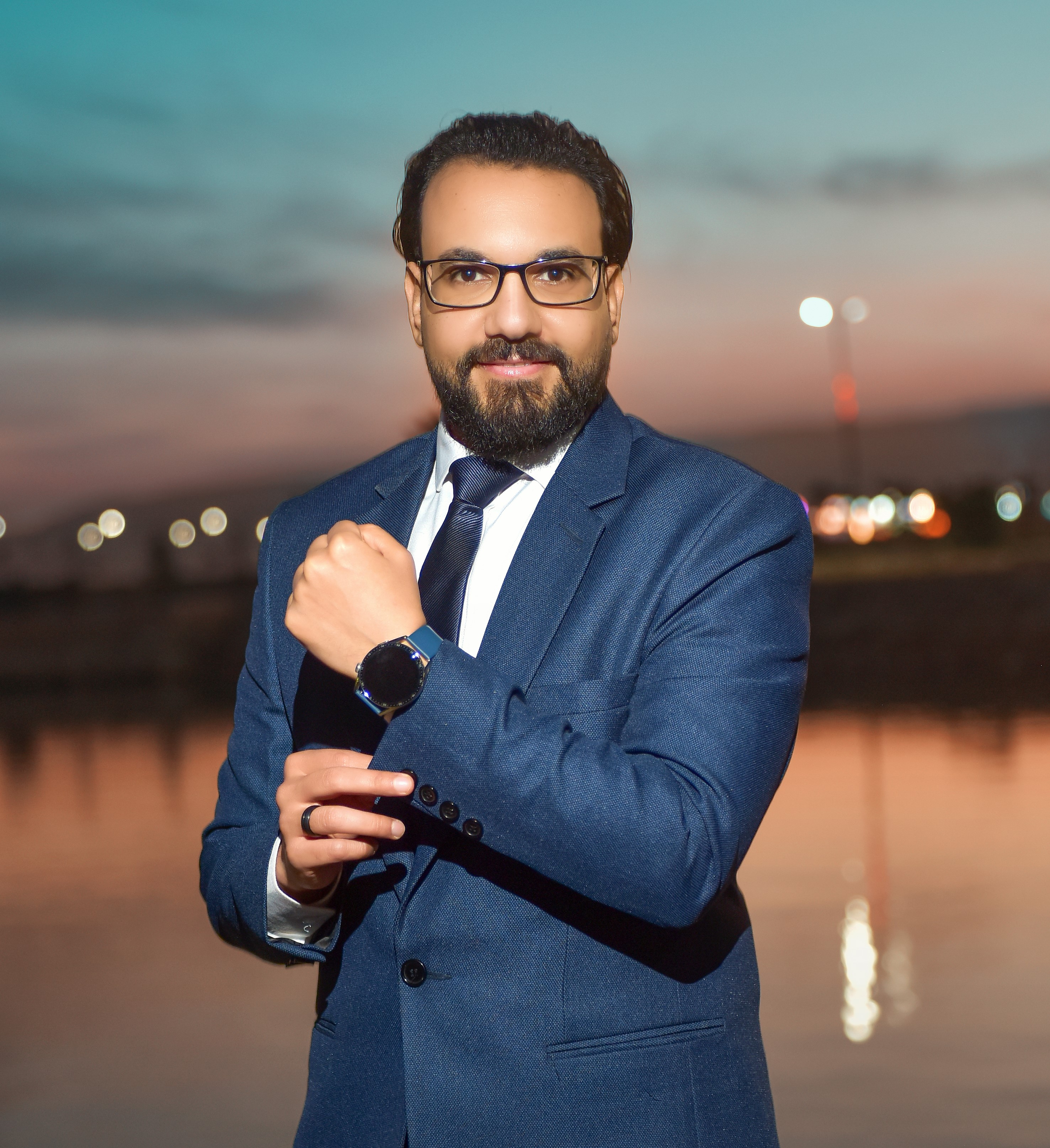 "عن الكاتب: د. محمود المهدي"

أنا د. محمود المهدي، معالج نفسي بالطاقة ومدرب معتمد في الشفاء الذاتي والتنمية الروحية، وحاصل على دكتوراه في الصحة النفسية من جامعة ستانفورد. من خلال مقالاتي، أشارك خبرتي ورحلتي الشخصية في الشفاء والتحرر العاطفي، لمساعدة الآخرين على اكتشاف طرق جديدة لتحقيق التوازن النفسي والروحي. أؤمن بأن الشفاء يبدأ من الداخل، وأسعى لإلهام وتوجيه قرّائي نحو حياة أكثر سلامًا وسعادة.

