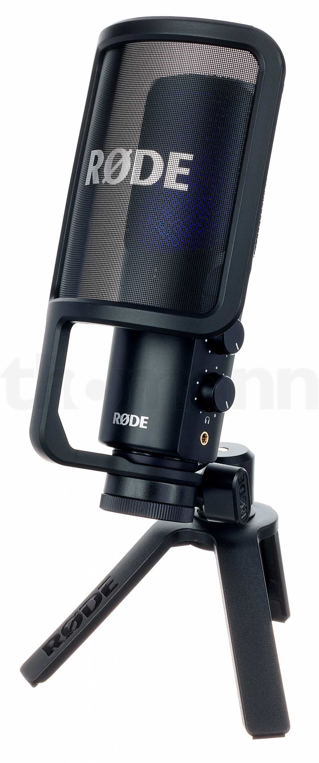 Une photo d'un microphone NT-USB+ avec son trépied Une photo d'un microphone NT-USB+ avec son trépied