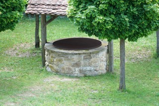 picture of a well