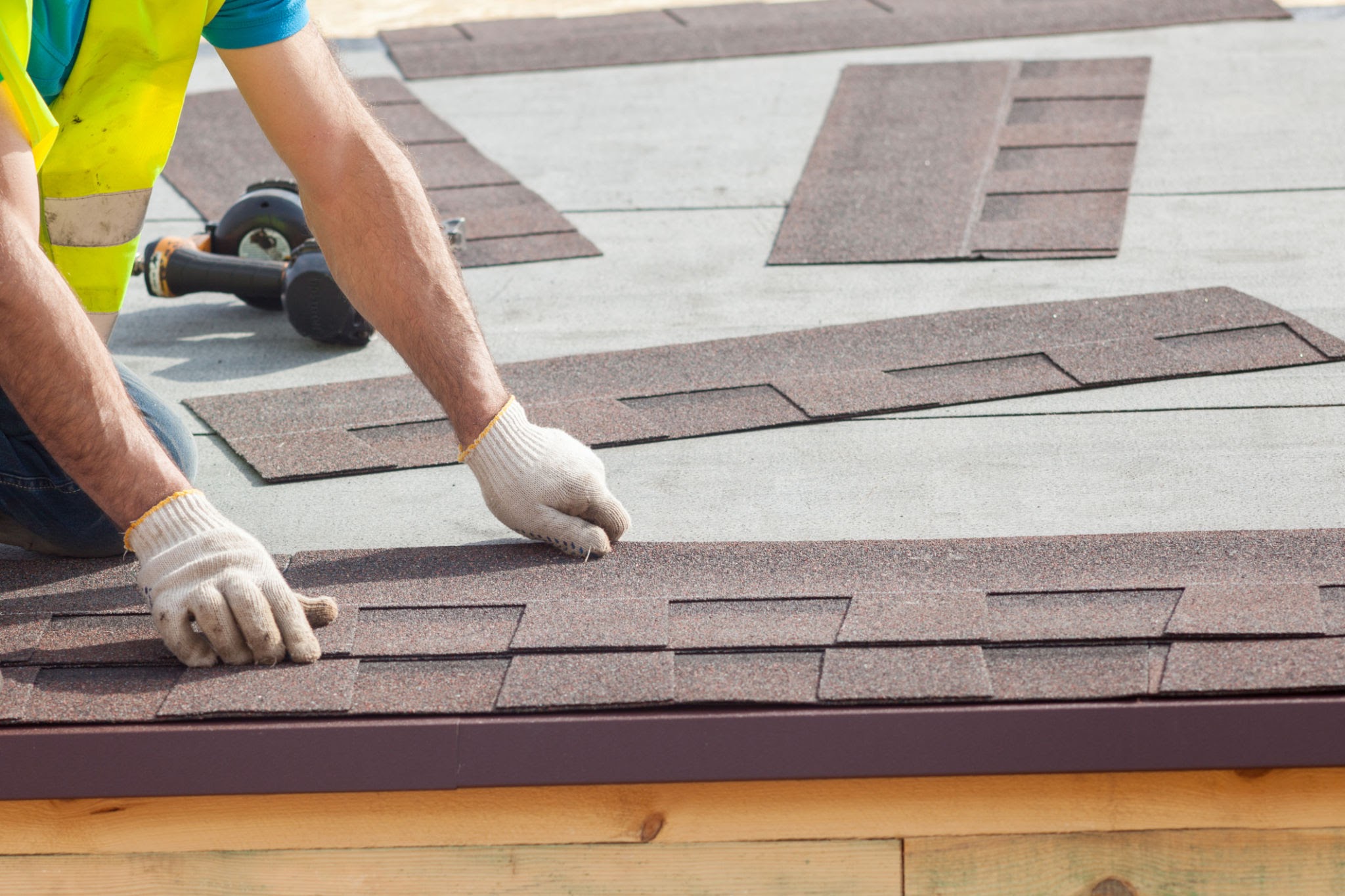 installing asphalt shingles