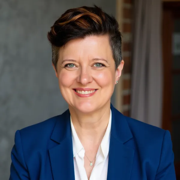 Vanessa Cardenas looking out over the Hudson Valley, symbolizing local relationship coaching in Westchester County