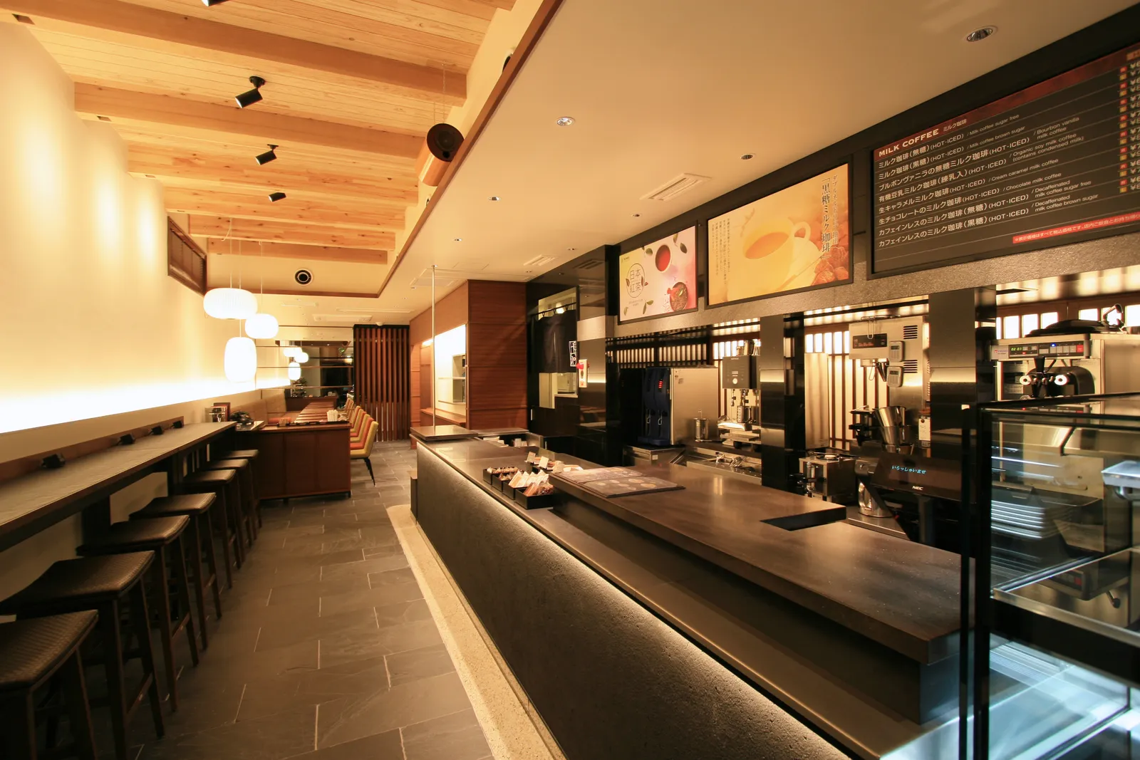 お客様が"つい長居したくなる"店内づくり ― BGMの、その先にある音環境