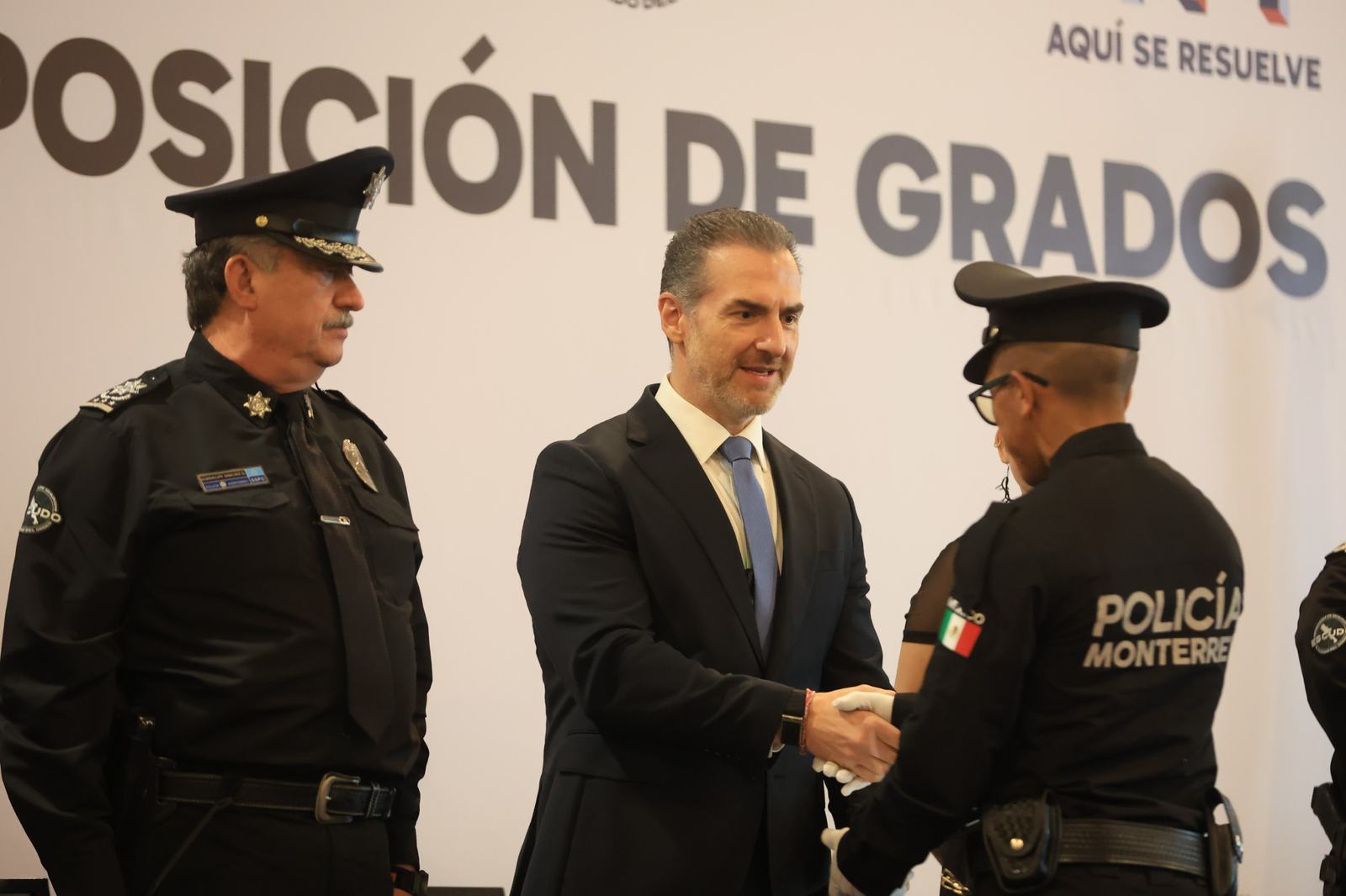 Ascienden a 100 policías y tránsitos de Monterrey