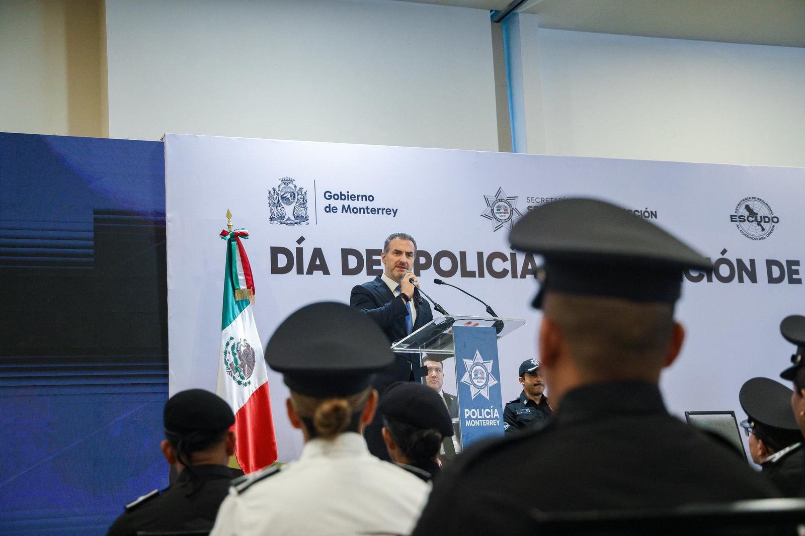 Ascienden a 100 policías y tránsitos de Monterrey