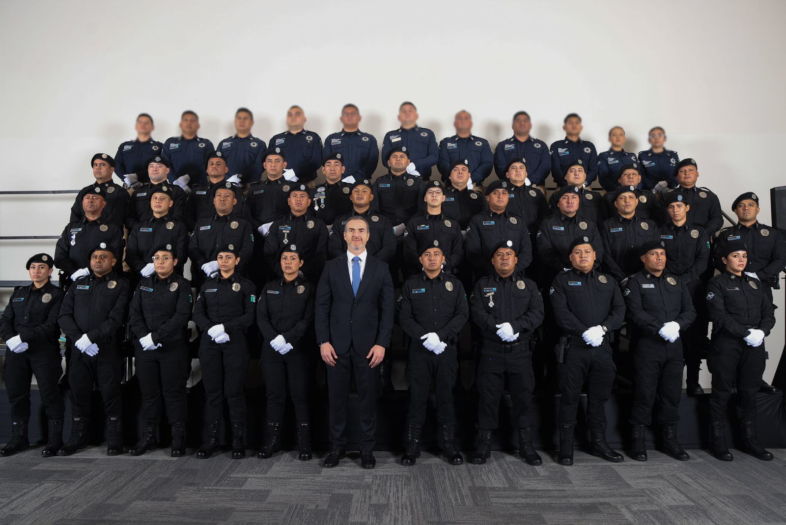 Ascienden a 100 policías y tránsitos de Monterrey