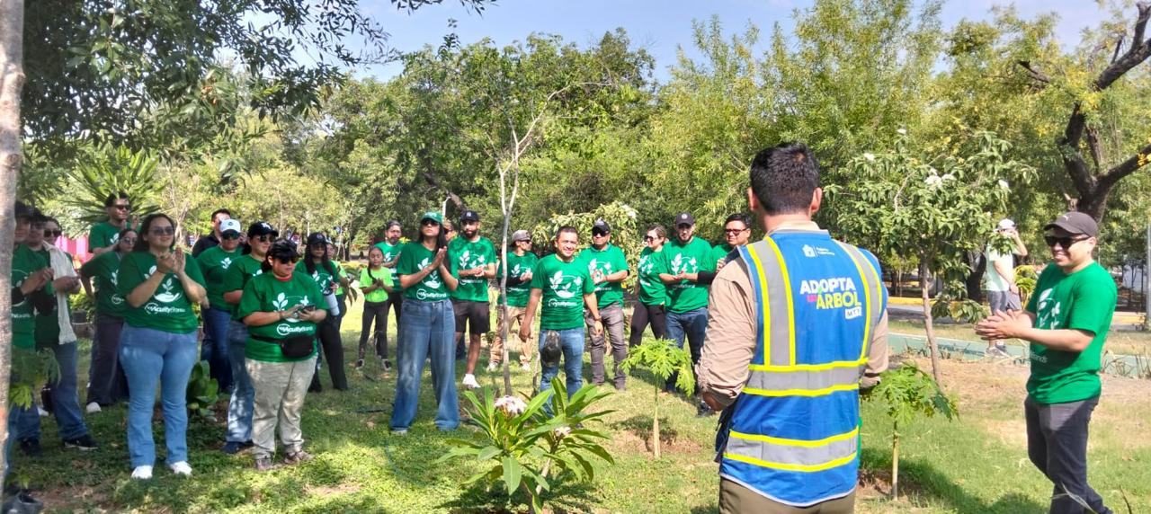 Realiza Gobierno de Monterrey jornada de forestación en el Parque España por su 59 aniversario