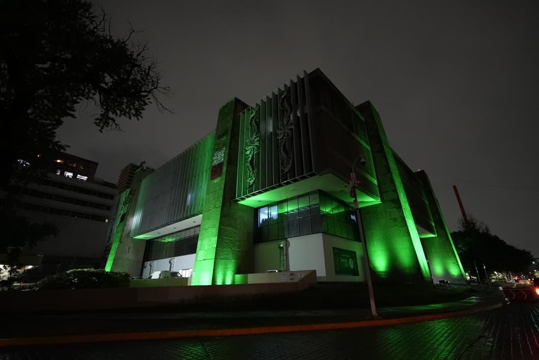Se ilumina de verde el Palacio Municipal por el día mundial de la parálisis cerebral