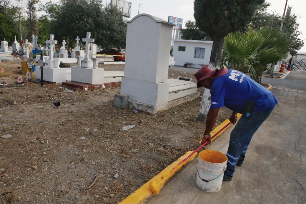 Refuerza Monterrey limpieza y mantenimiento en panteones municipales