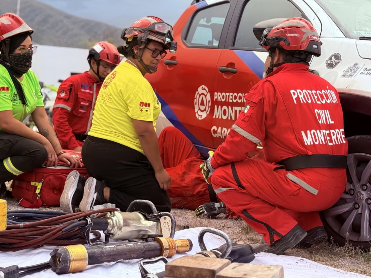 Capacita Protección Civil de Monterrey a rescatistas de Galeana