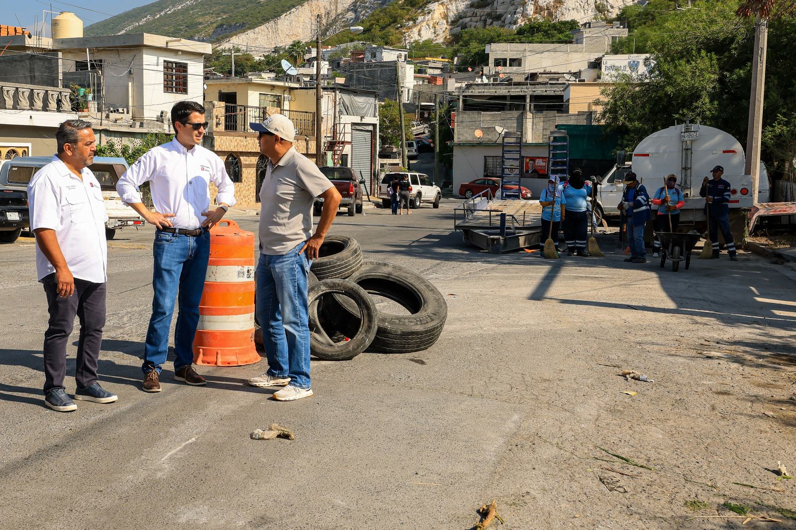 Monterrey intensifica jornada de limpieza en colonia Tierra y Libertad