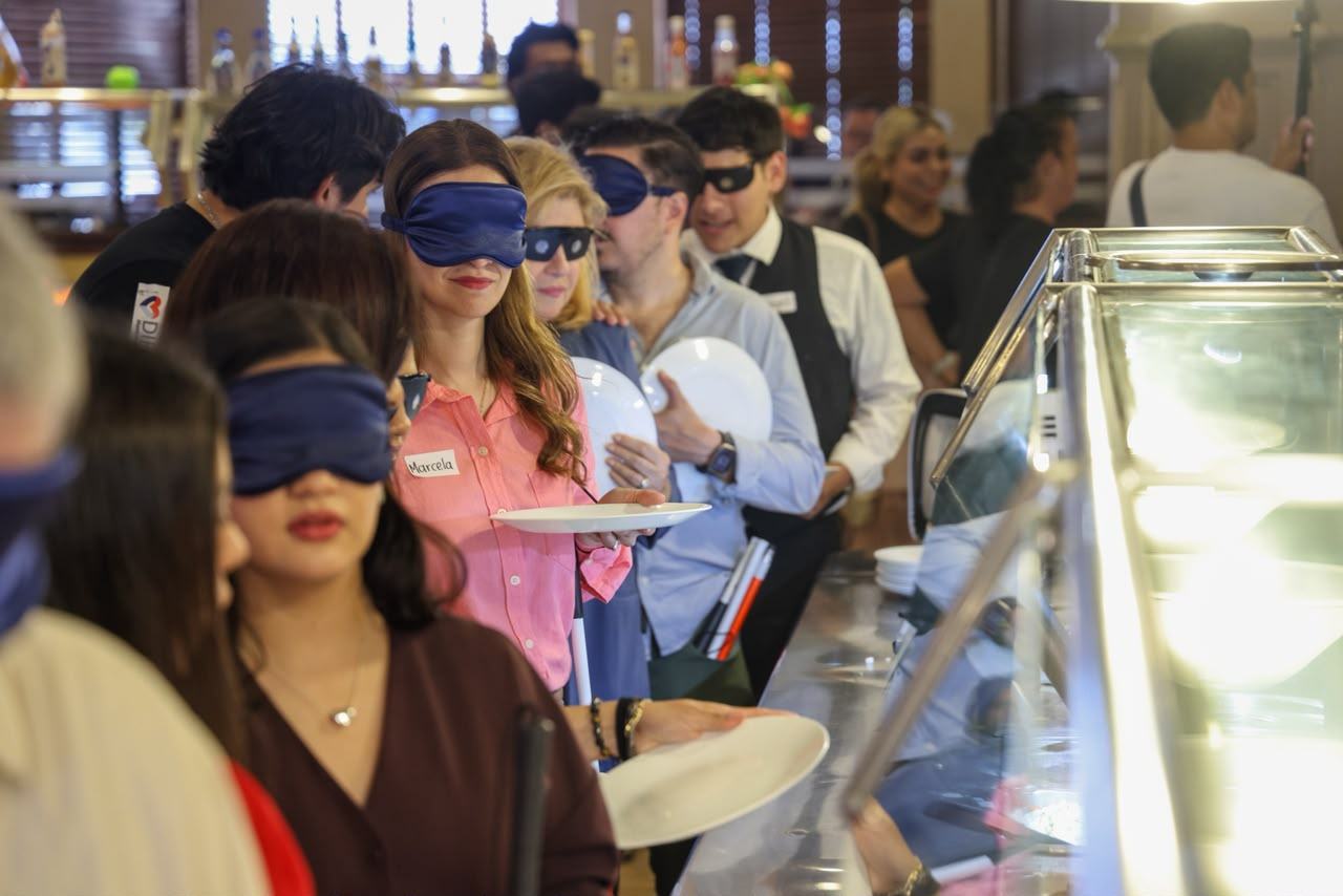 Promueve DIF Monterrey la empatía y la inclusión con la “Experiencia Oscura 2026”