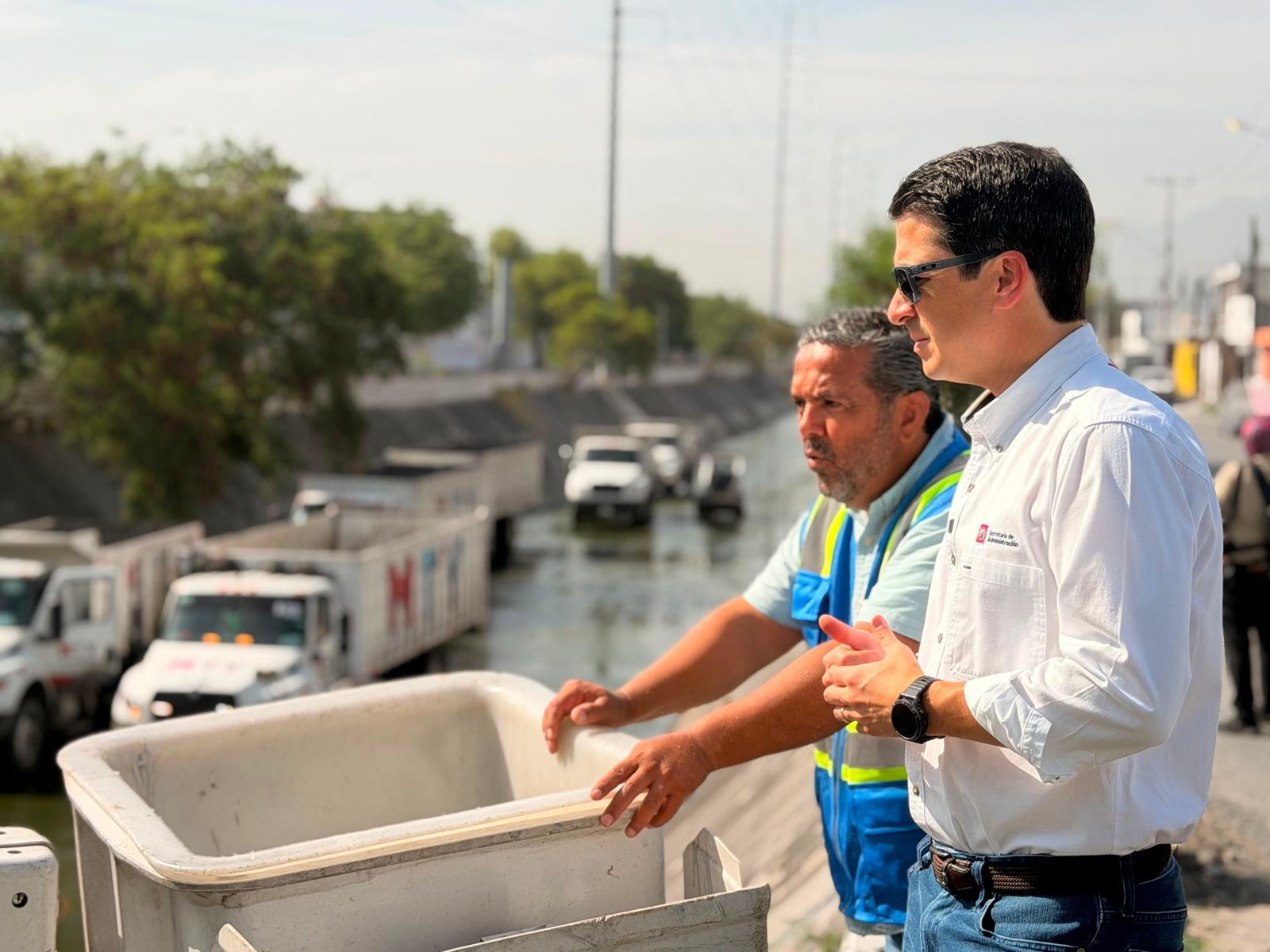 Intensifica Municipio de Monterrey limpieza de Canal Aztlán