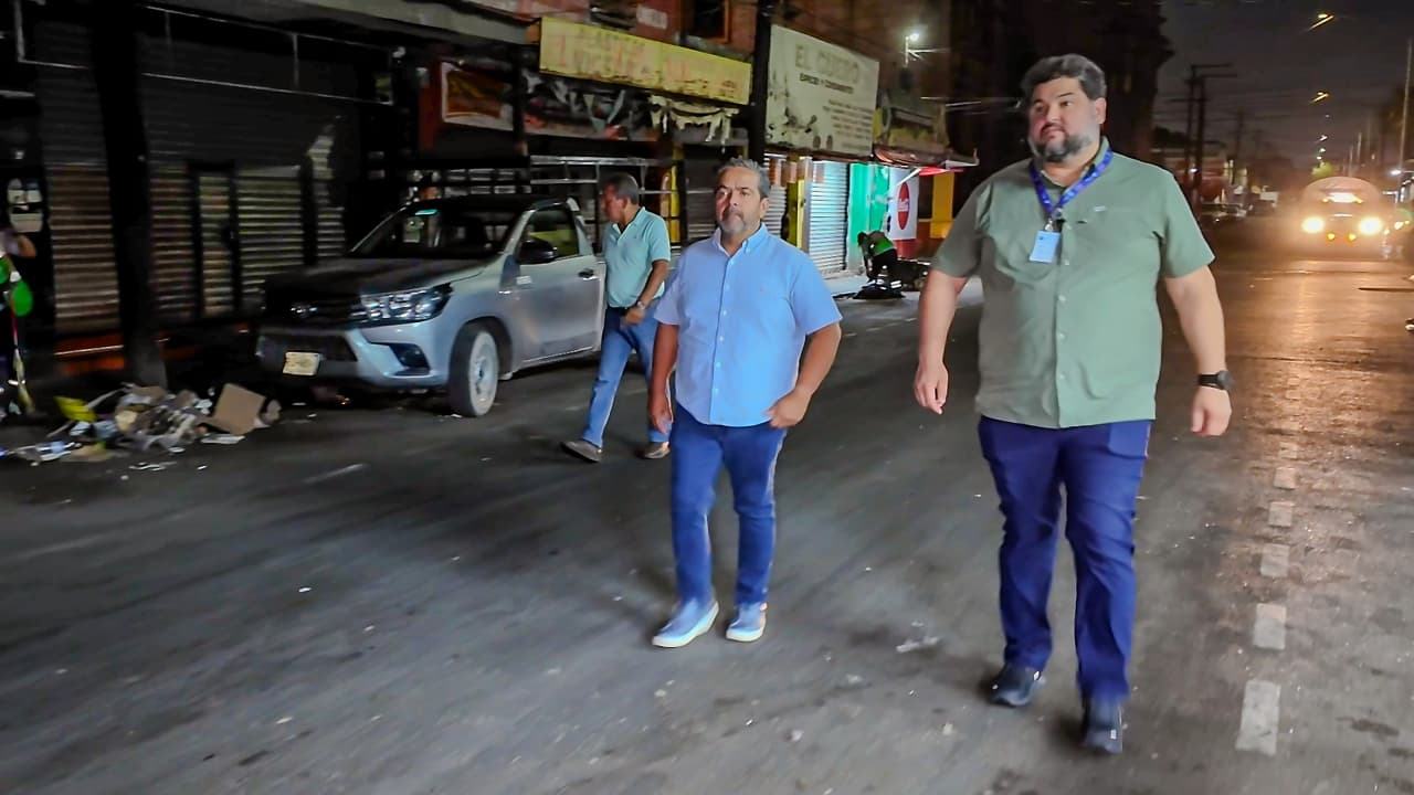 FORTALECE MUNICIPIO DE MONTERREY OPERATIVO DE LIMPIEZA EN MESÓN ESTRELLA