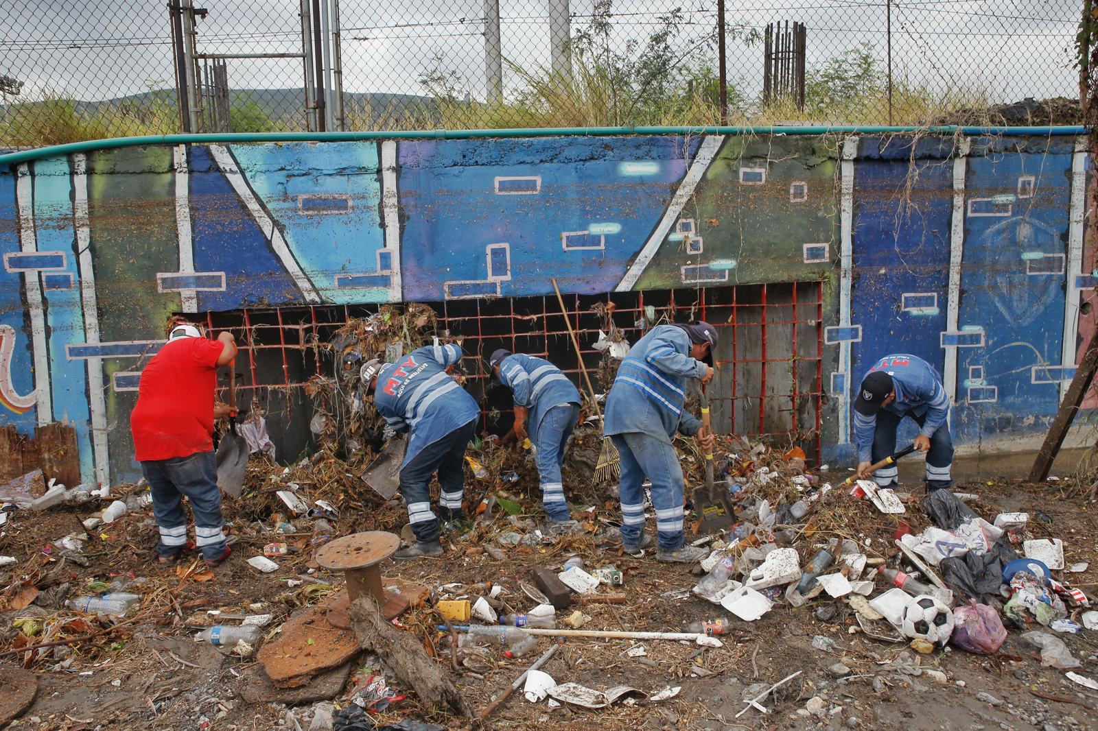 Intensifica Municipio de Monterrey limpieza de parrillas, bocatormentas y transversales
