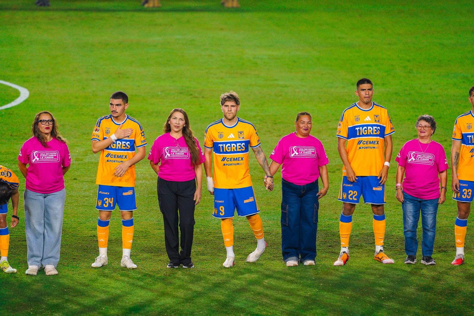 Reconoce Tigres a mujeres sobrevivientes de cáncer de mama beneficiadas con programa del Gobierno de Monterrey y el Hospital Universitario