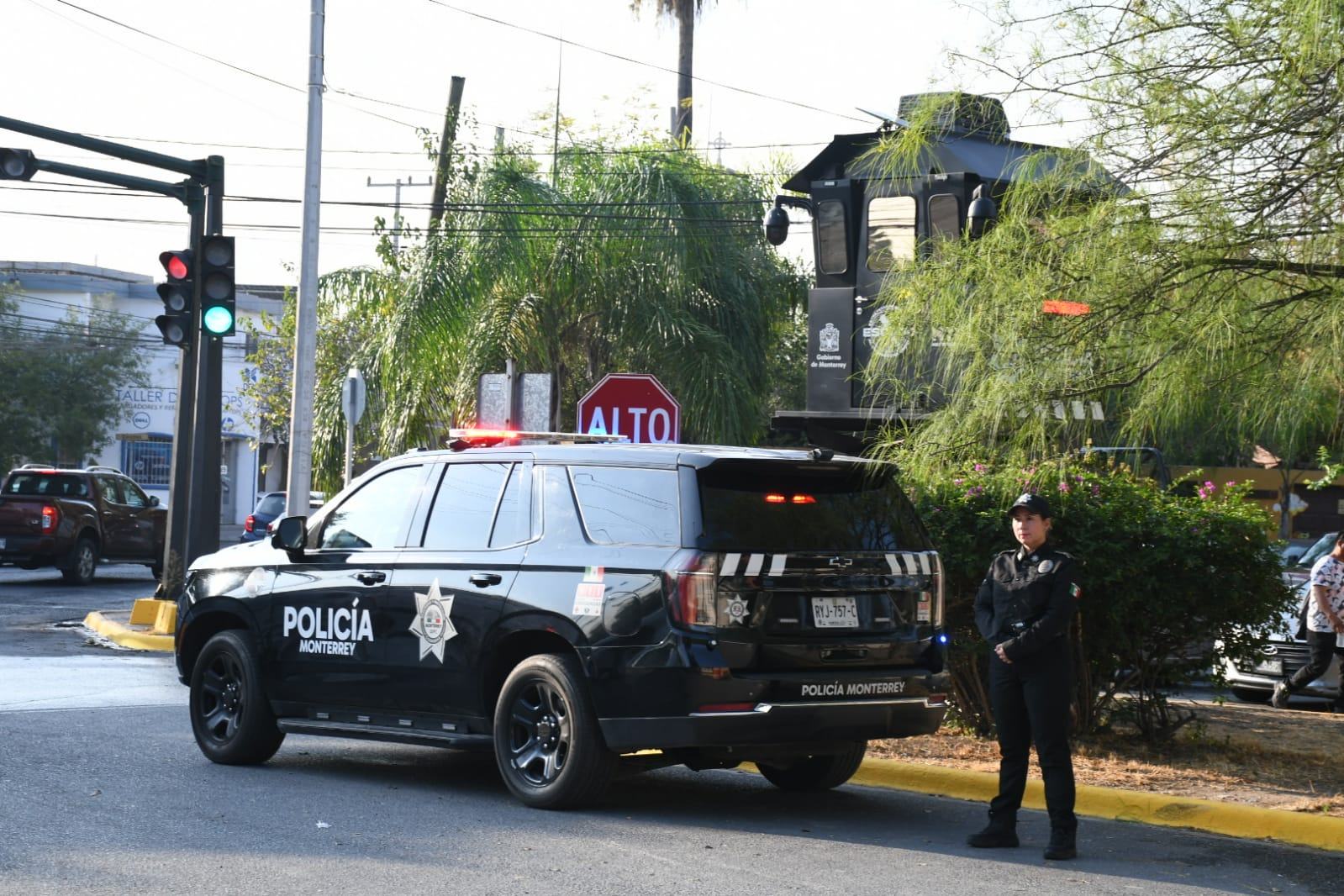 Policía de Monterrey refuerza vigilancia en el Área Médica de la UANL por regreso a clases