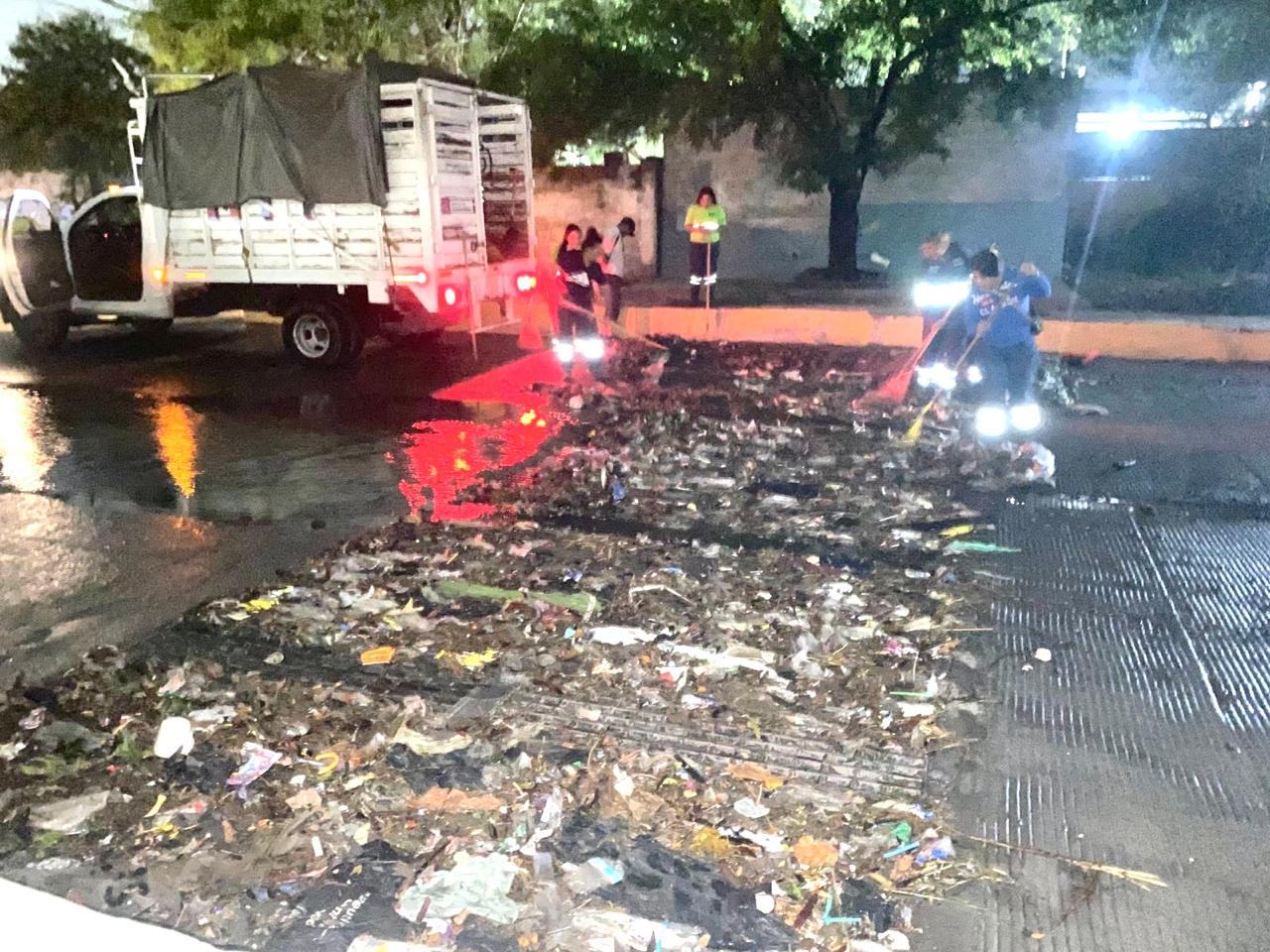 Retira Monterrey 30 toneladas de basura de las calles tras intensas lluvias