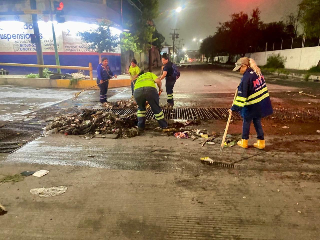 Retira Monterrey 30 toneladas de basura de las calles tras intensas lluvias