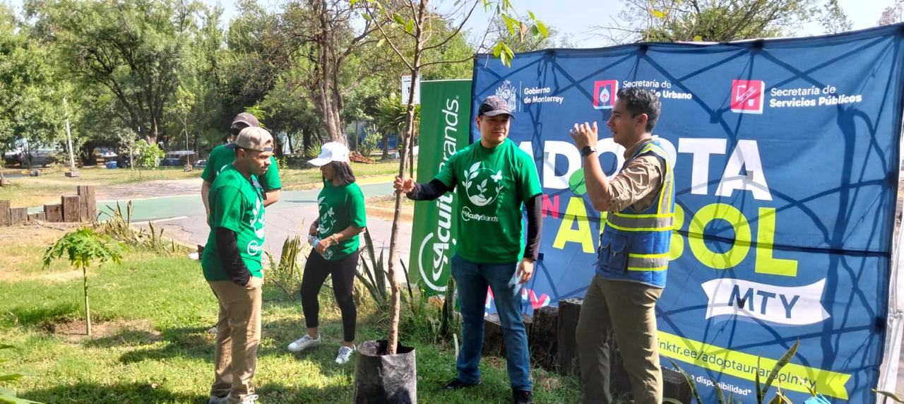 Realiza Gobierno de Monterrey jornada de forestación en el Parque España por su 59 aniversario