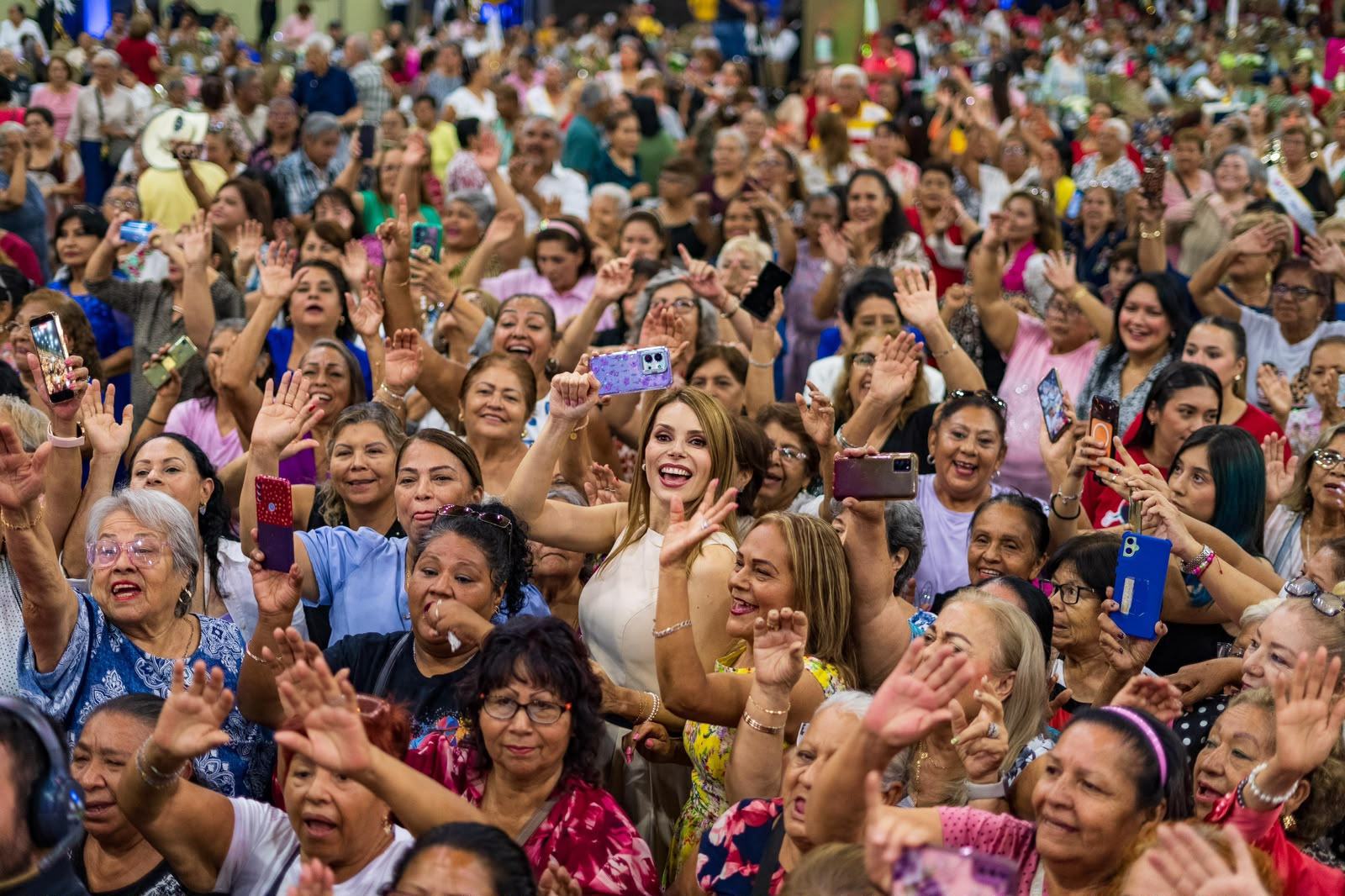 Celebra Gobierno de Monterrey a las personas adultas mayores en segunda edición de “Regios de Oro”
