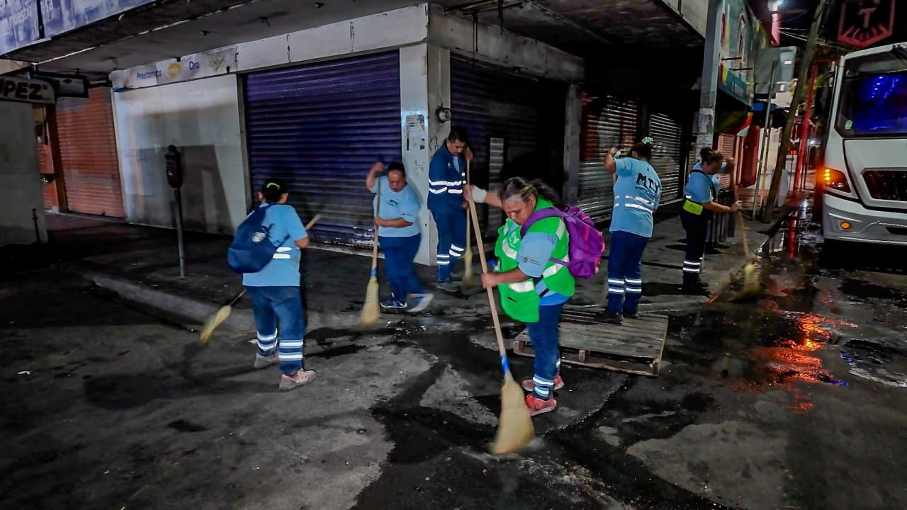 FORTALECE MUNICIPIO DE MONTERREY OPERATIVO DE LIMPIEZA EN MESÓN ESTRELLA