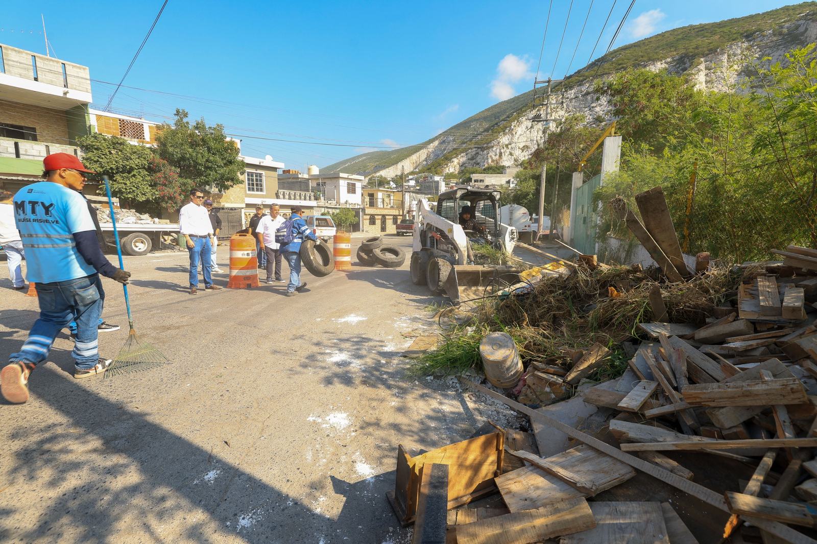 Monterrey intensifica jornada de limpieza en colonia Tierra y Libertad