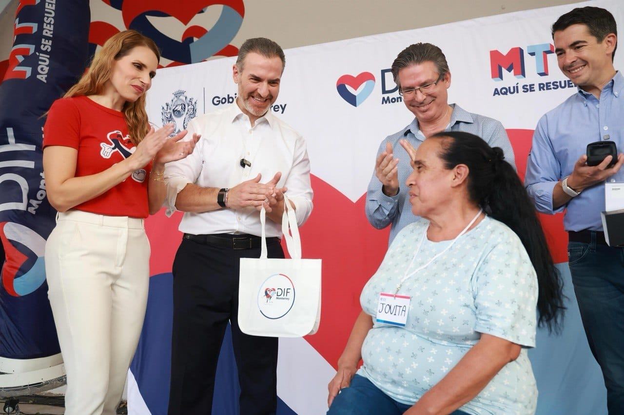 Entrega DIF Monterrey aparatos auditivos gratis y amplía sus apoyos sociales