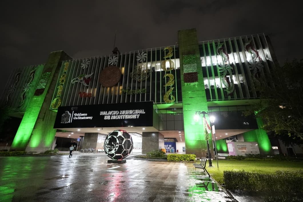 Se ilumina de verde el Palacio Municipal por el día mundial de la parálisis cerebral