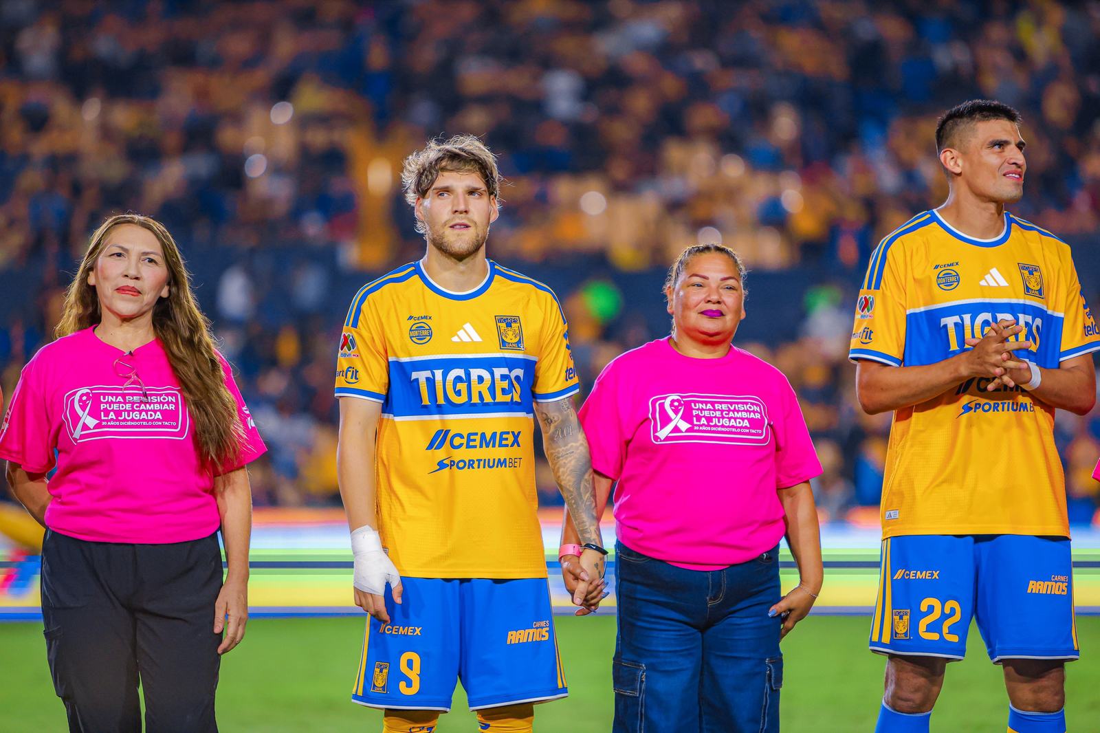 Reconoce Tigres a mujeres sobrevivientes de cáncer de mama beneficiadas con programa del Gobierno de Monterrey y el Hospital Universitario