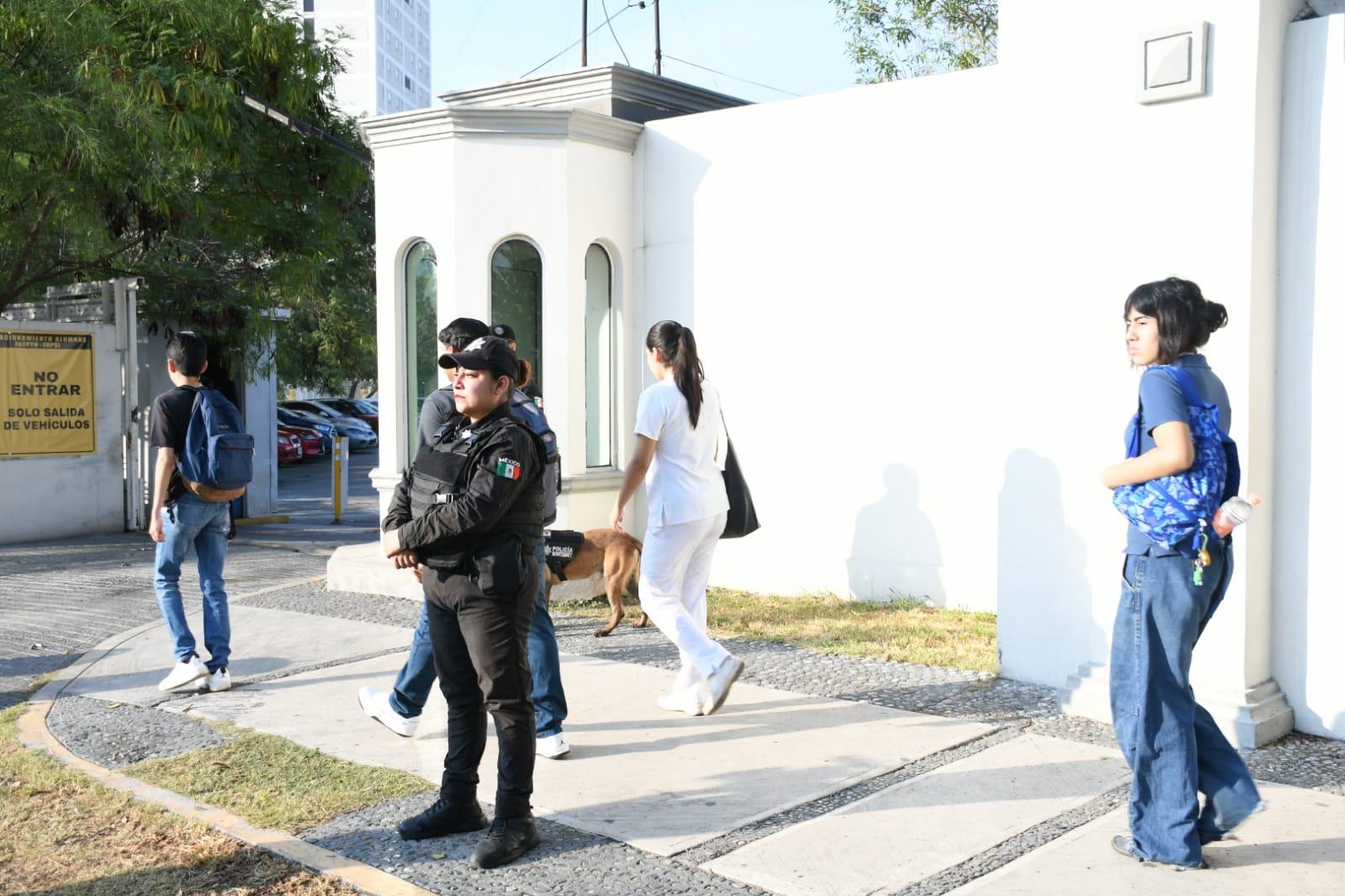 Policía de Monterrey refuerza vigilancia en el Área Médica de la UANL por regreso a clases
