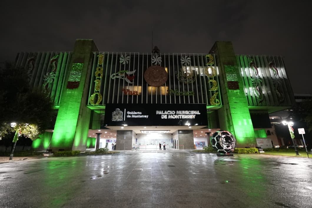 Se ilumina de verde el Palacio Municipal por el día mundial de la parálisis cerebral
