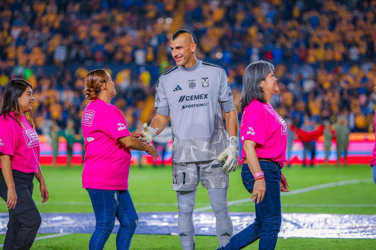 Reconoce Tigres a mujeres sobrevivientes de cáncer de mama beneficiadas con programa del Gobierno de Monterrey y el Hospital Universitario
