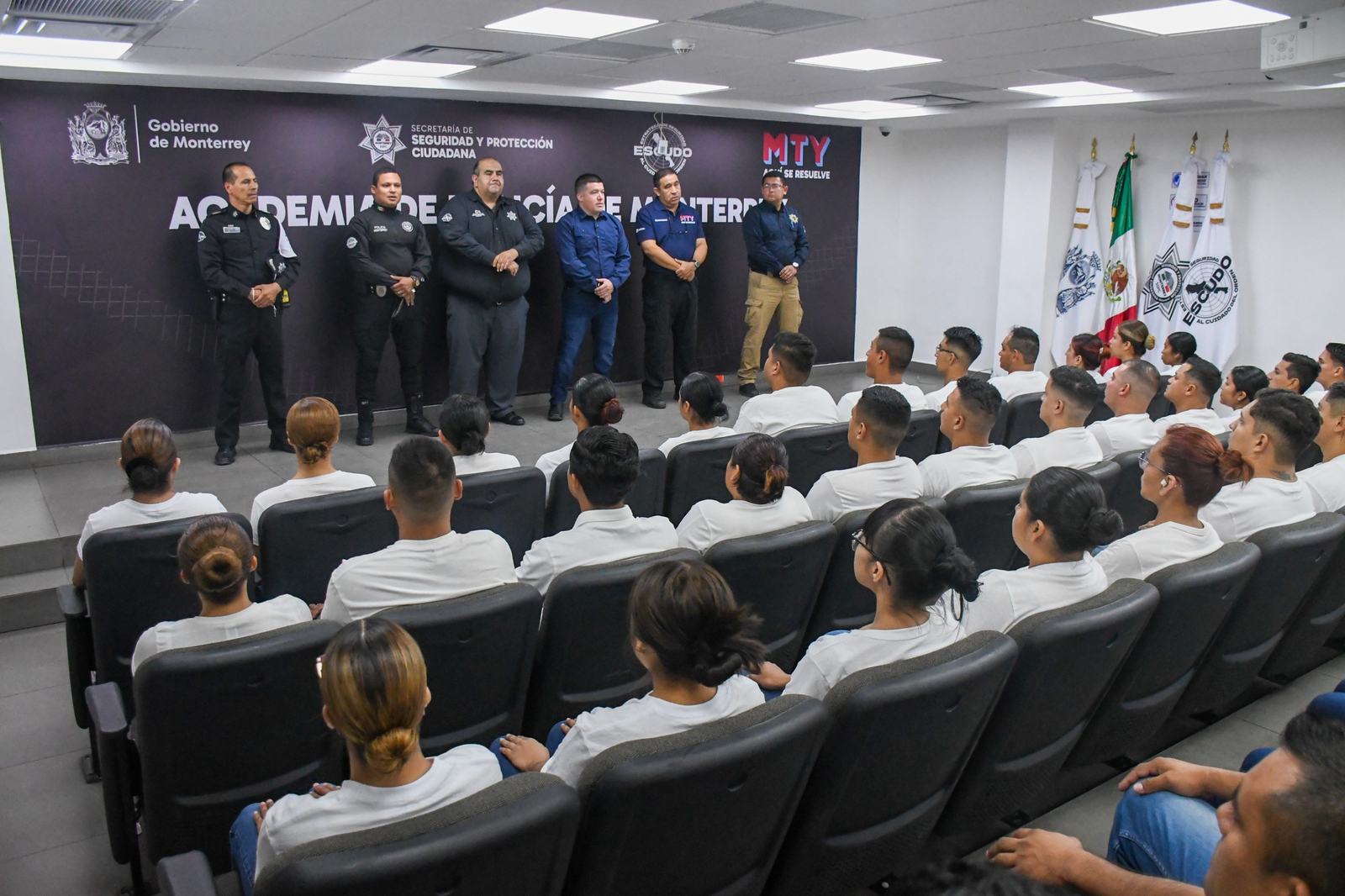 Ingresan 75 cadetes a la Academia de Policía de Monterrey