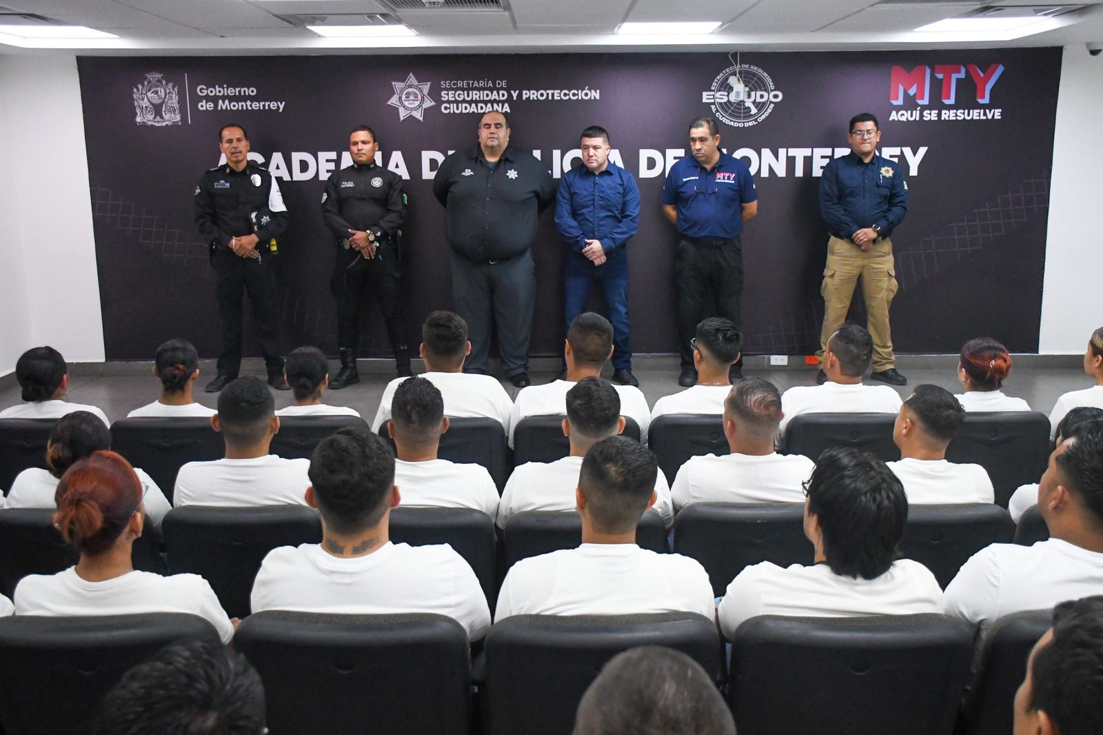 Ingresan 75 cadetes a la Academia de Policía de Monterrey
