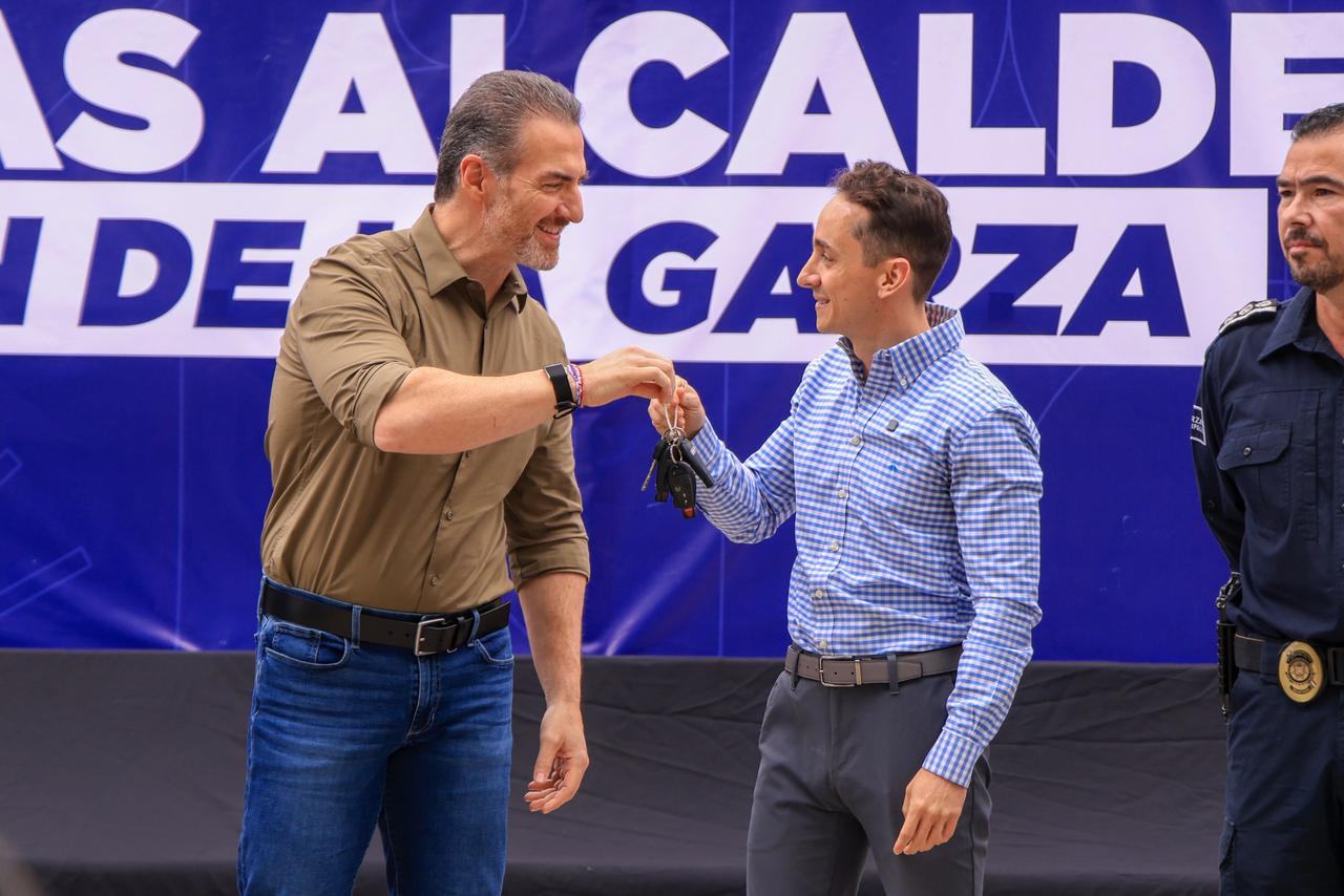 Entrega Adrián de la Garza 10 vehículos para la seguridad pública en zona citrícola