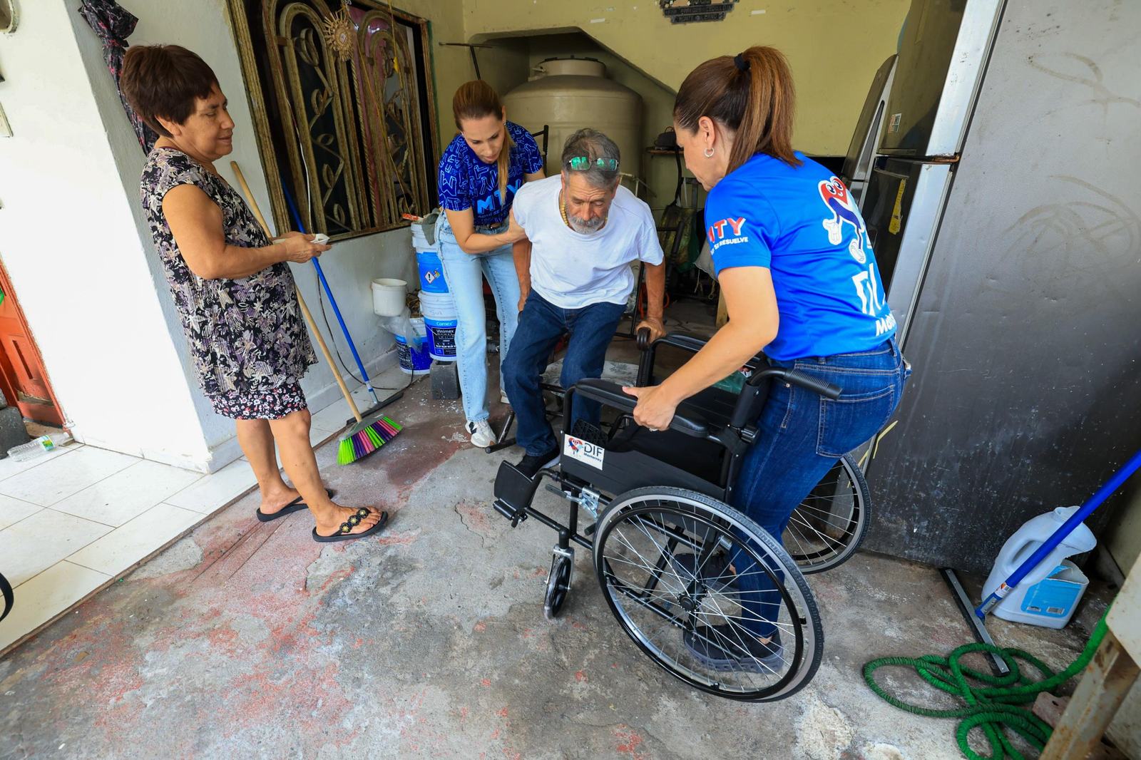 Brinda DIF Monterrey apoyo a familias afectadas por las lluvias en San Bernabé
