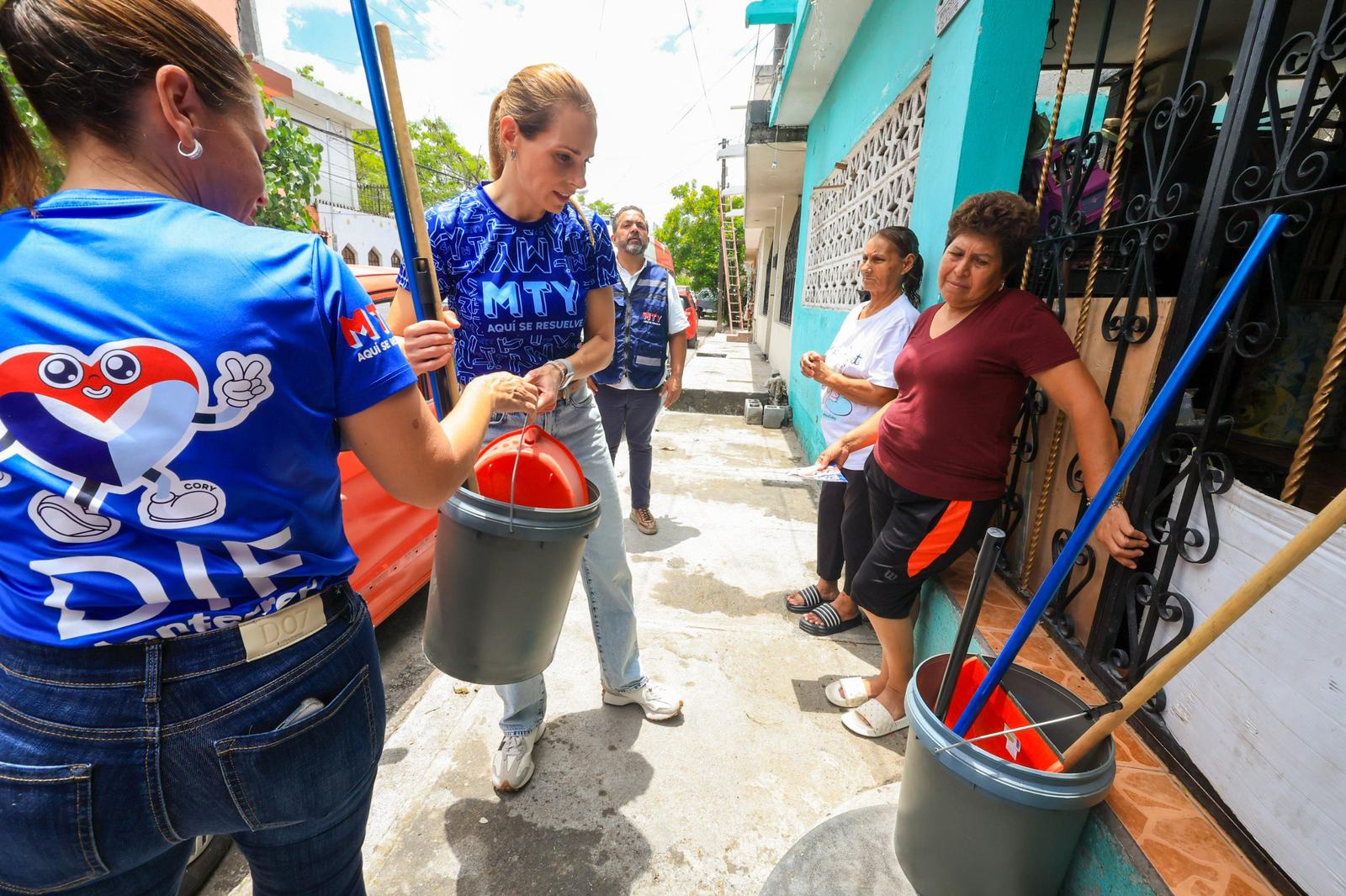 Brinda DIF Monterrey apoyo a familias afectadas por las lluvias en San Bernabé