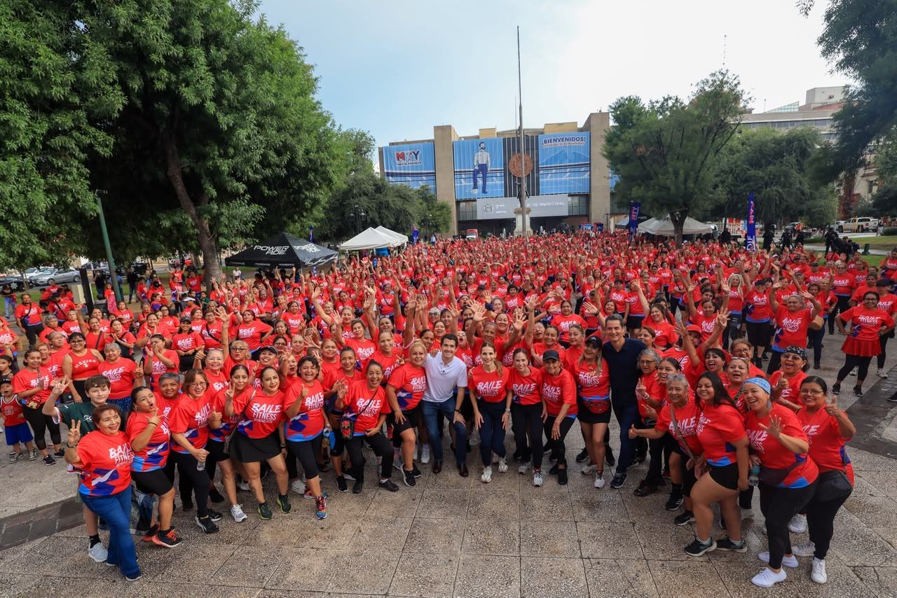 Participan cientos de mujeres en el primer Baile Fitness del DIF Monterrey