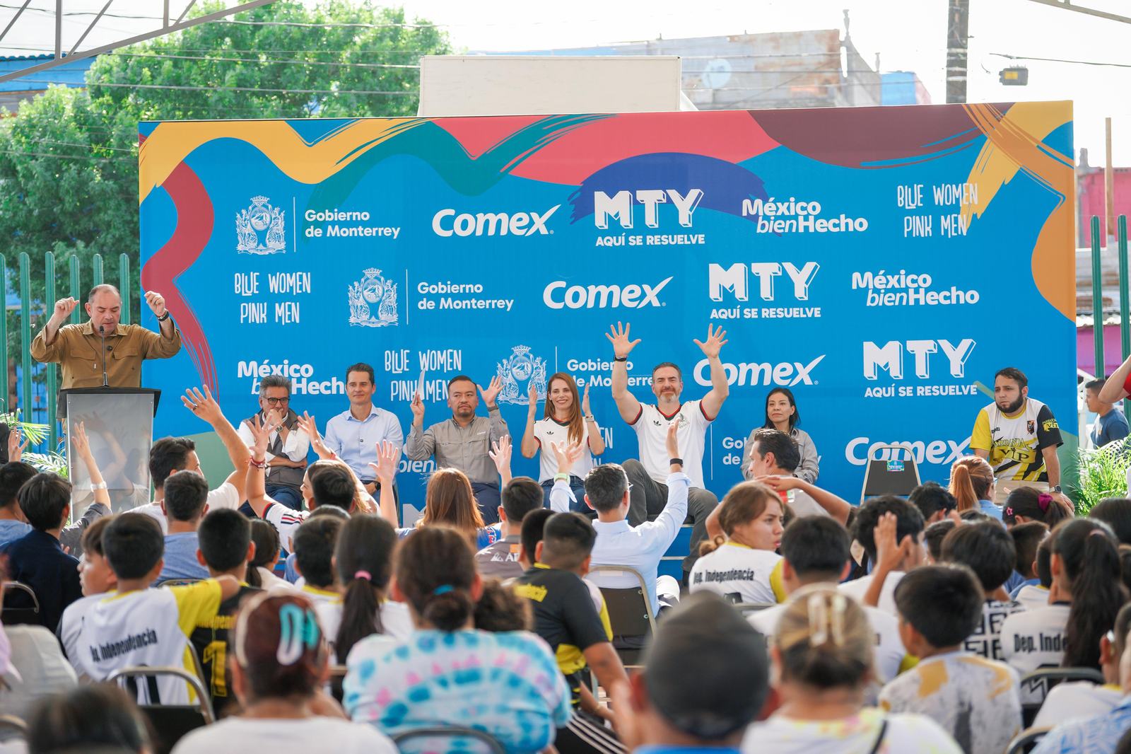 Entrega Monterrey canchas rehabilitadas rumbo al Mundial
