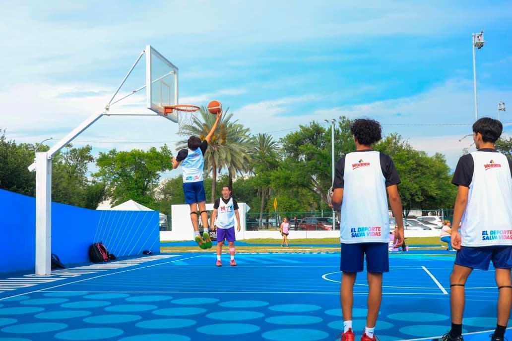 Inauguran en Monterrey clínica de básquetbol con ex jugadores de la NBA