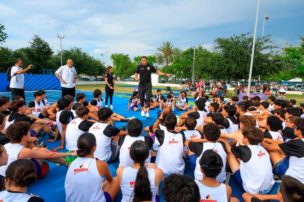 Inauguran en Monterrey clínica de básquetbol con ex jugadores de la NBA